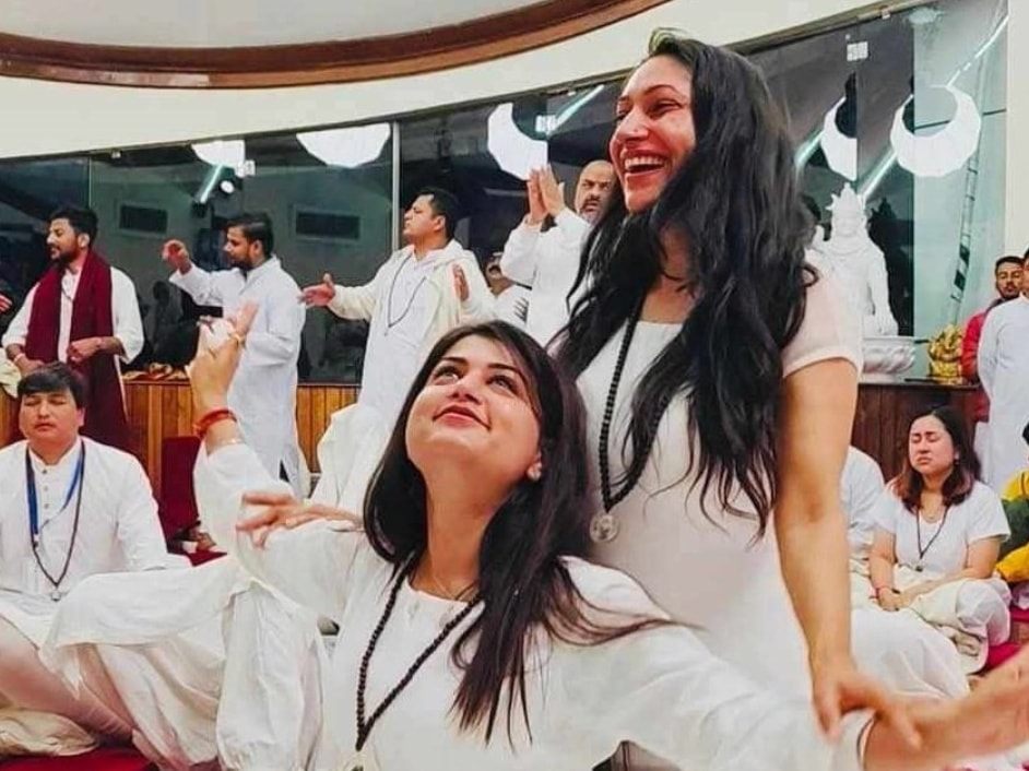 सेलिब्रेटीहरूको सन्यासी बन्ने लहर