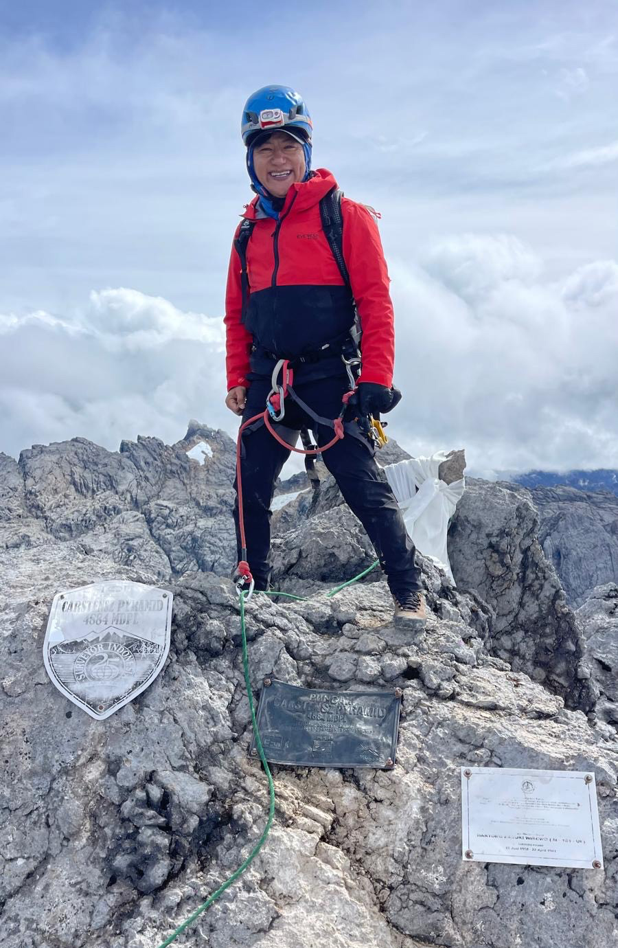 राजु लामाले चढे ओसियानाको अग्लो टाकुरा